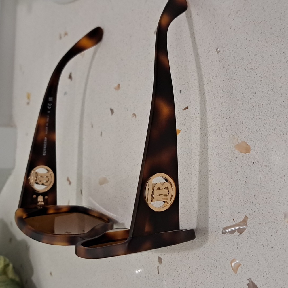 NWT Burberry sunglasses - Picture 5 of 9